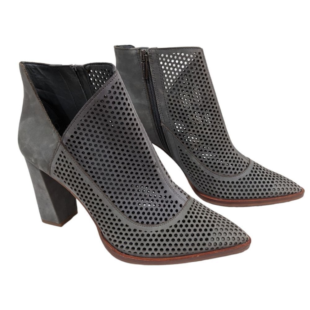 NWOT Vince Camuto Levesna Grey Suede Leather Cut Out Block Heel Boots Size 9M